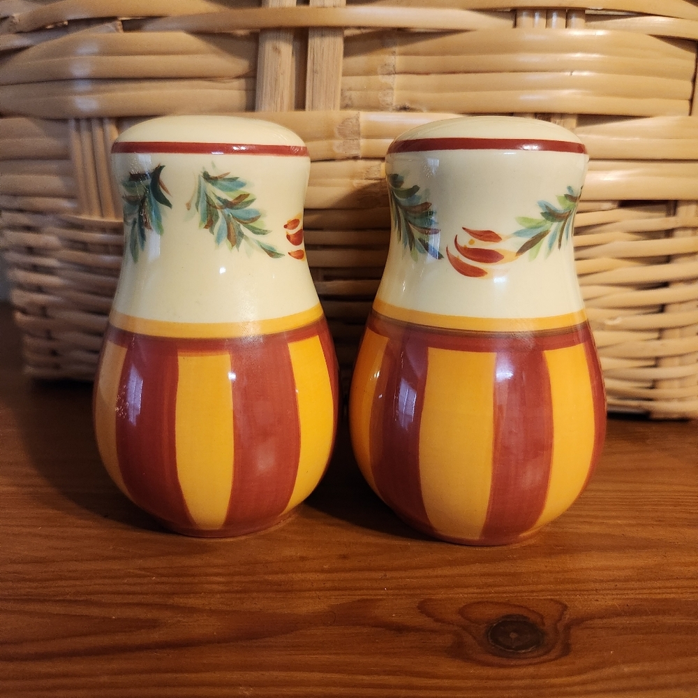 Southern Living at Home Salt and Pepper Shakers